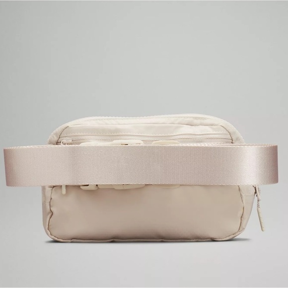 lululemon Everywhere Belt Bag White Opal - Picture 2 of 6